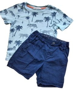 H&M mørkeblå shorts og lyseblå T-shirt str.98