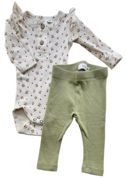 Lil' Atelier råhvid body og grønne leggings str. 56
