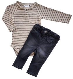 Lil'Atelier stribet body og H&M sorte denimbukser str. 68