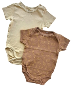 Be kids brun kortærmet body og en gul H&M body str. 68
