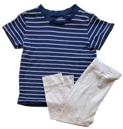 H&M mørkeblå kortærmet T-shirt og beige bukser str. 80
