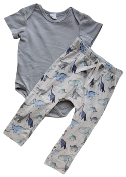 Name it beige leggings og H&M lysegrå body str. 80