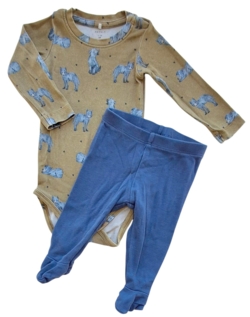 Name it brun langærmet body og H&M blå bukser str. 68
