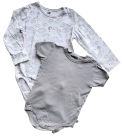 H&M hvid body og Fuzzies lysegrå body str. 92