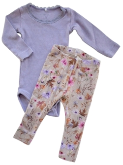 Name it lilla body og beige leggings str. 62