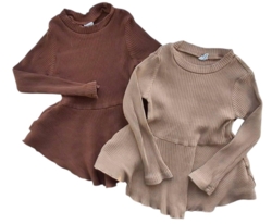 Shein en brun og en beige bluse str. 100