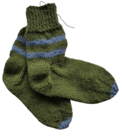 Nye hjemmestrikkede grønne uld strømper str. 27-28
