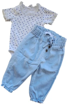 Name it lyseblå bukser og H&M hvid body str. 62
