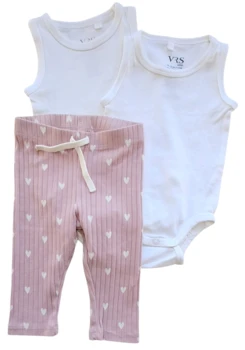 VRS to hvide bodys og et par rosa H&M bukser str. 62
