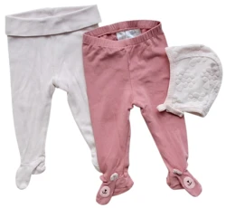 H&M to par rosa bukser og en lys rosa hue str. 62