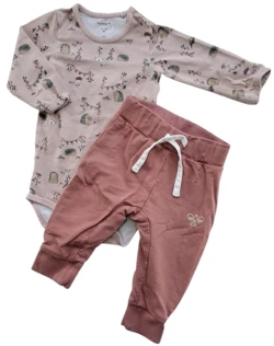 Hummel mørk rosa bukser og Name it body str. 62