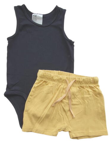 H&M sort body og gule shorts str. 86