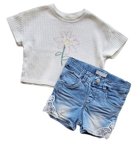 Name it blå denim shorts og Zara bluse str. 92