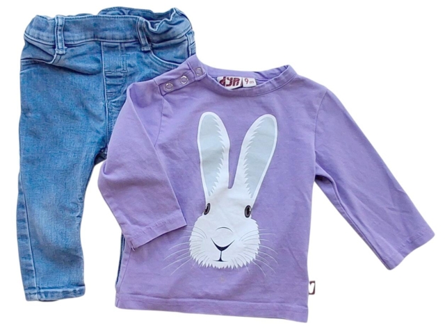 Dyr lilla bluse og H&M blå denim bukser str. 74