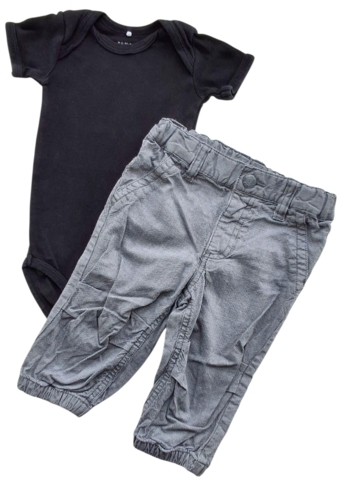 Name it sort kortærmet body og H&M bukser str. 74