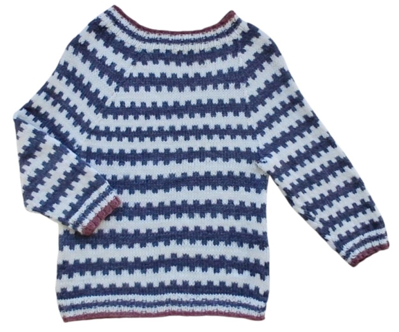 Hjemmestrikket råhvid og blå uld trøje str. 128-134