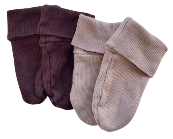 Et par rosa luffer og et par vinrøde luffer str. 70-80