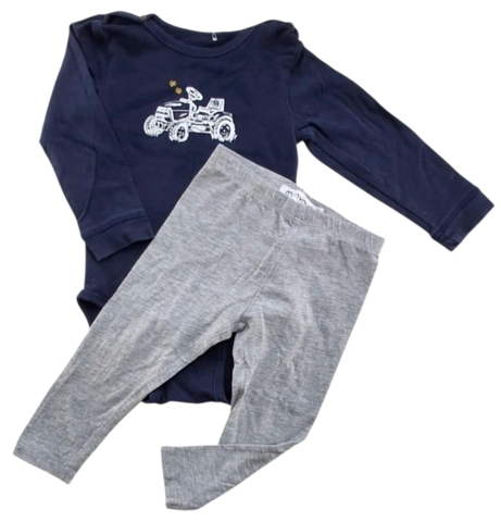 Minymo mørkeblå body og lysegrå bukser str. 80