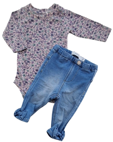 Guppy rosa blomstret body og Name it bukser str. 56