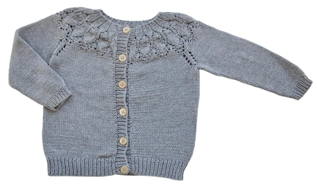 Hjemmestrikket grå langærmet trøje str. 80-92