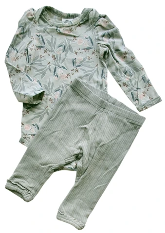 Müsli grågrøn body og name it grågrønne leggings str. 62