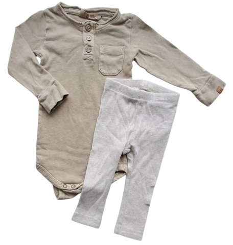 Lil'atelier beige body og Name it leggings str. 68