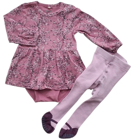 Me Too rosa bodykjole og Noa Noa strømpebukser