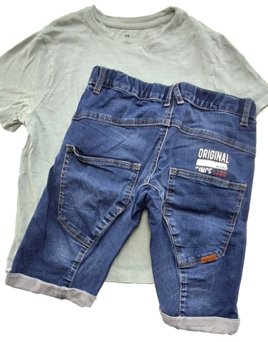 Bagsiden af shortsene.