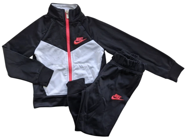 Nike sort to-delt træningssæt str. 92-98