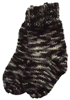 Nye hjemmestrikkede strømper str. 6-12 mdr