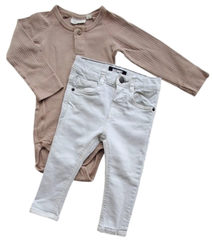 Lil' Atelier lysebrun body og Zara bukser str. 80