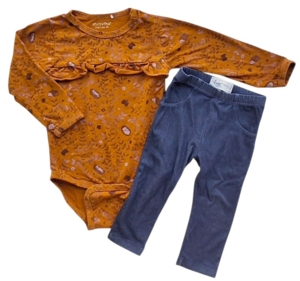 Levis blå tynde leggings og Minymo body str. 80