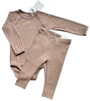 Nyt Fixoni lysebrunt body og leggings sæt str. 68