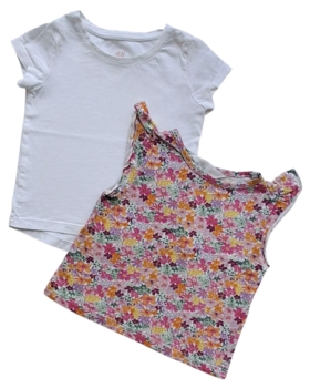 H&M to hvid og blomstret kortærmet T-shirt str. 92