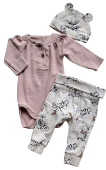 Name it rosa body og H&M bukser og hue str. 56