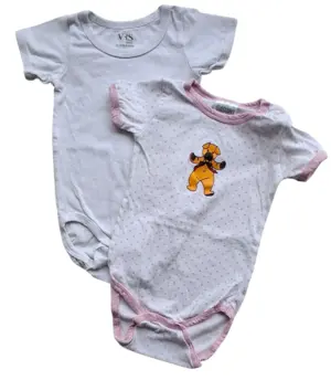 DR og VRS to hvide kortærmede body's str. 74