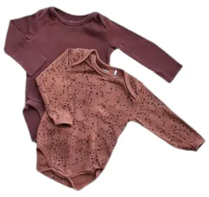 Bekids langærmet rødbrun body og en H&M body str. 74