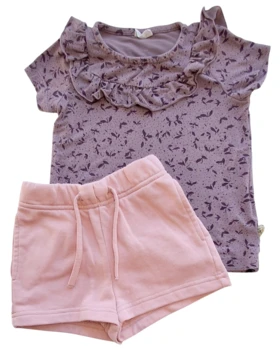 Pomp de lux lilla bluse og rosa shorts str. 86