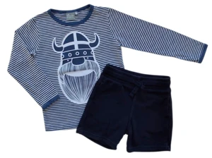 Danefæ stribet bluse og H&M sorte shorts str. 104