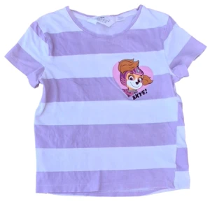 H&M lillastribet kortærmet T-shirt str. 110-116