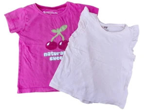 En pink T-shirt og pudderfarvet top str. 110-116