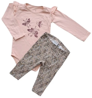 Small rags laksefarvet body og Wheat leggings str. 68
