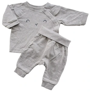 H&M lys beige-lysegrå baby sweatsæt str. 56