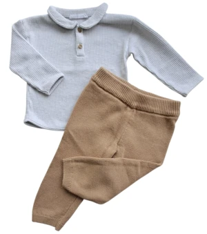 So Cute lysebrune strikkede bukser og en bluse str. 80