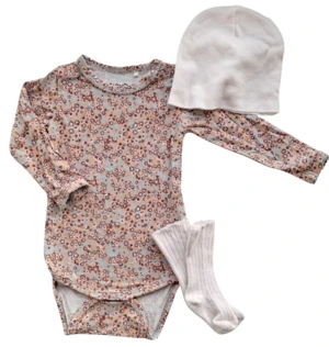 Minymo blomstret body, H&M rosa hue og strømper str. 56